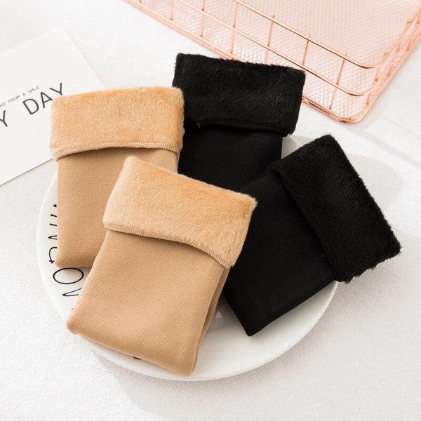 Belro extra warm winter socks in cozy knit fabric, designed for cold weather and outdoor winter activities.