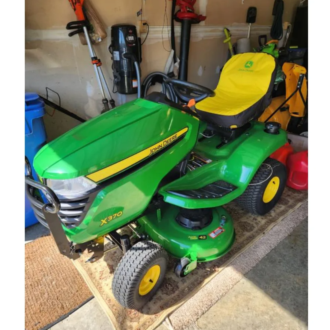Casavibeo John Deere X370 lawn tractor with 42-inch cutting deck, shown in a grassy yard for efficient lawn mowing.