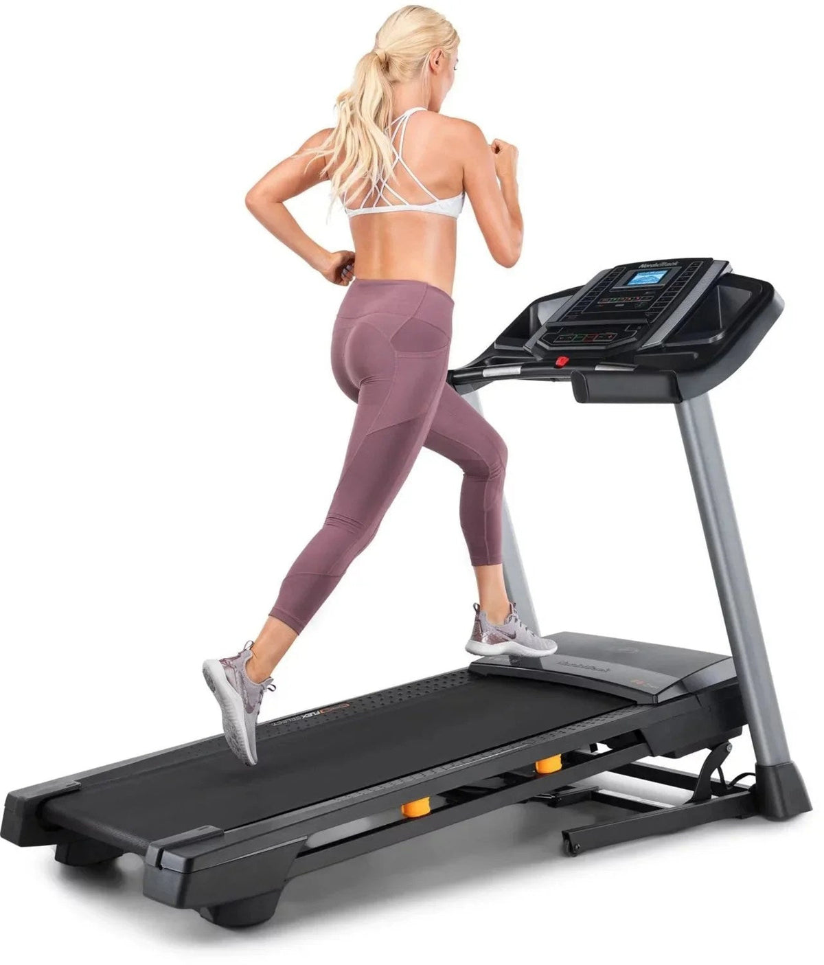 Casavibeo NordicTrack T 6.5 S treadmill with a running belt and control console, shown from a front angle.