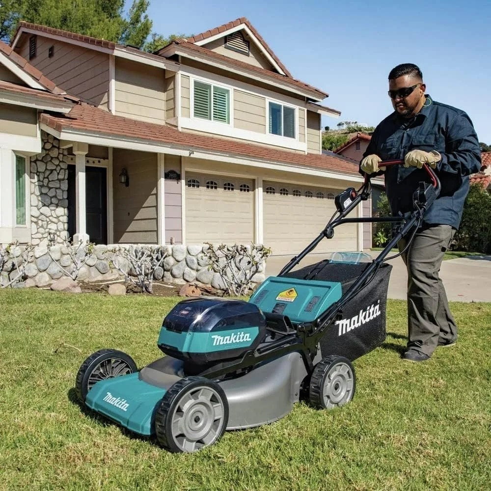 Makita 40V max XGT brushless 21-inch self-propelled commercial lawn mower kit with grass collection bag and adjustable height.