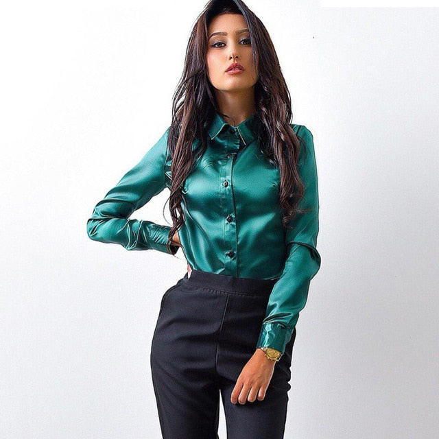 Belro plain shirt featuring an elegant collar, made from soft fabric, displayed on a mannequin.