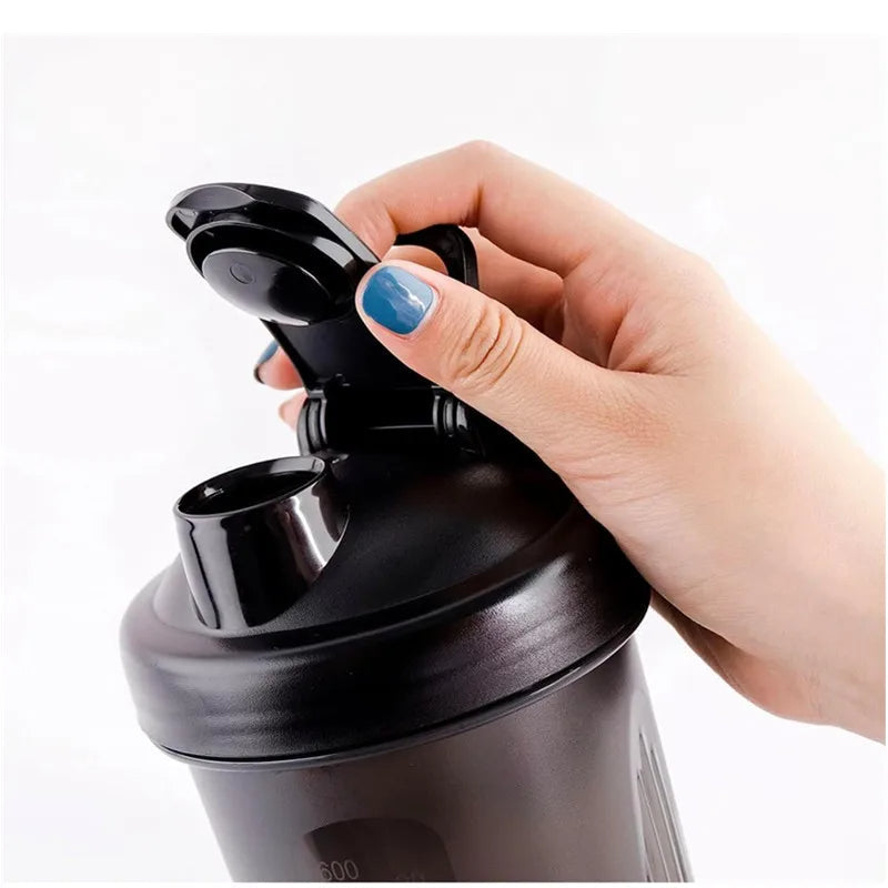 Leak-proof 600ml Belro protein shaker bottle with mixing ball, ideal for smoothies and supplements.