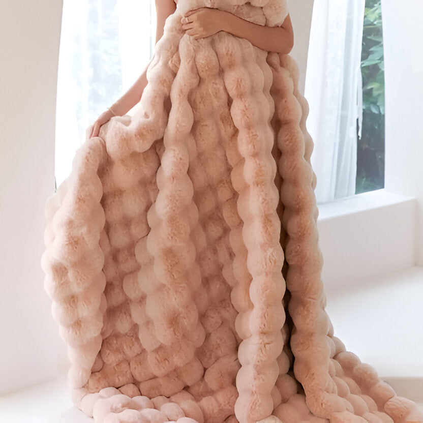 Belro all-season blanket with elegant design, showing soft fabric and decorative pattern for cozy home bedding.