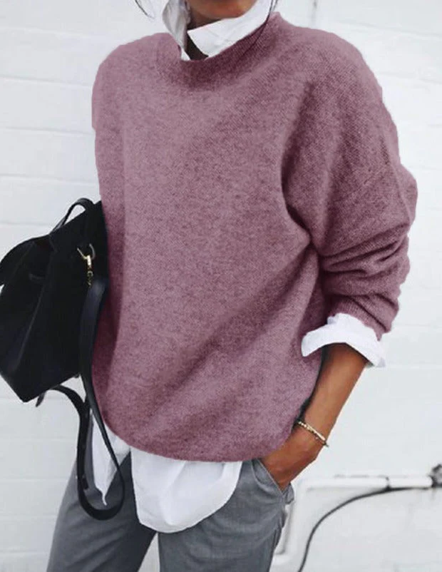Soft Belro cashmere sweater in light gray, showcasing a cozy, knitted design with a round neckline and long sleeves.