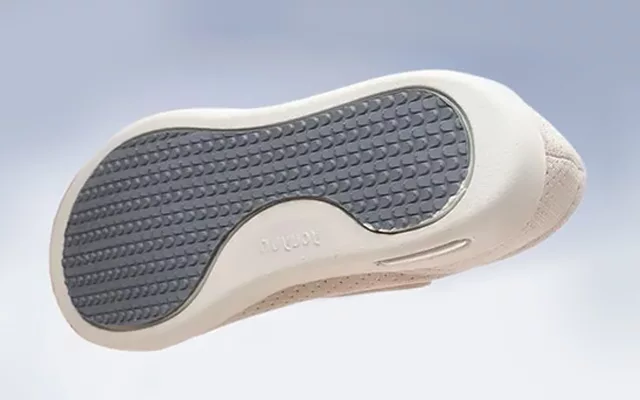 Belro wide diabetic shoes for swollen feet, featuring supportive design and comfortable fit for health and mobility.