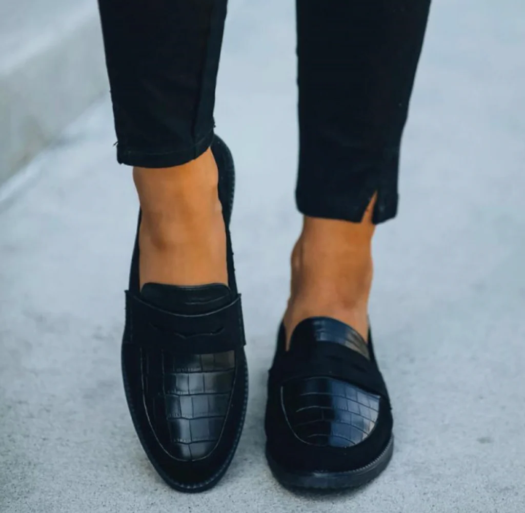 Elegant women's low shoes by Belro featuring a sleek design and comfortable slip-on style.