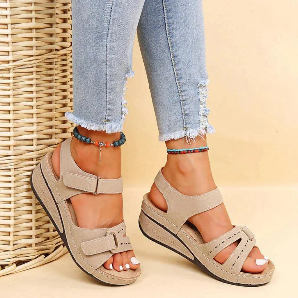 Belro orthopedic women's sandals with supportive footbed and adjustable straps, designed for comfort and stability.