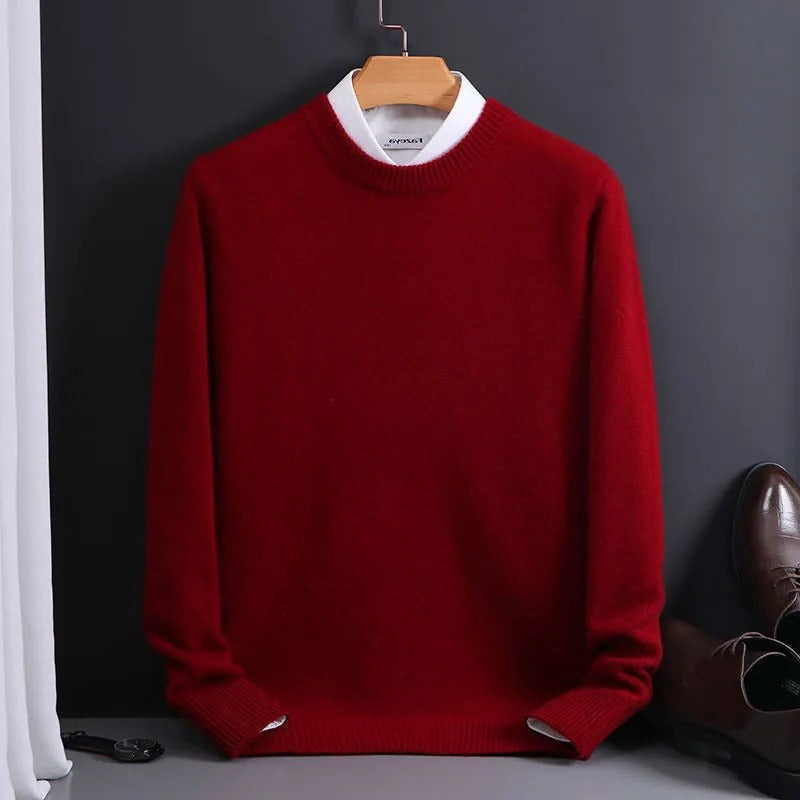 Soft Belro men's cashmere sweater in a cozy, high-quality knit, featuring a classic crew neck and comfortable fit.