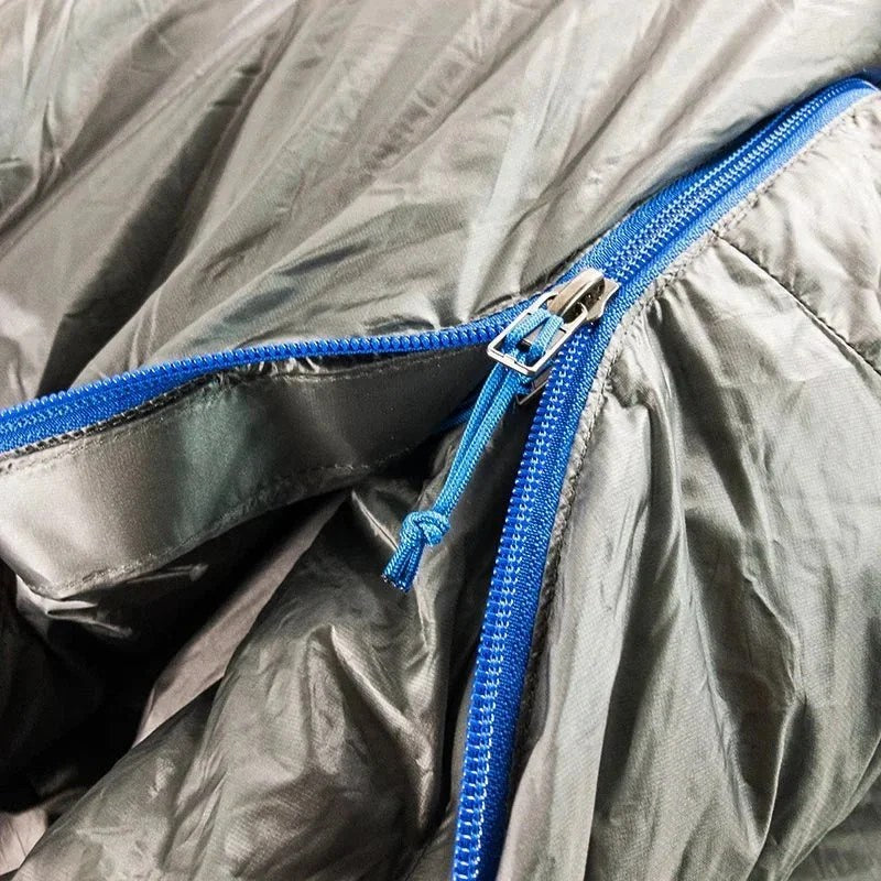 Casavibeo Wind River Outdoor Company Chilkoot sleeping bag, insulated outdoor camping gear for cold weather, shown in a cozy outdoor setting.