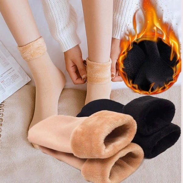 Belro extra warm winter socks in thick, cozy fabric designed for cold weather and outdoor winter activities.