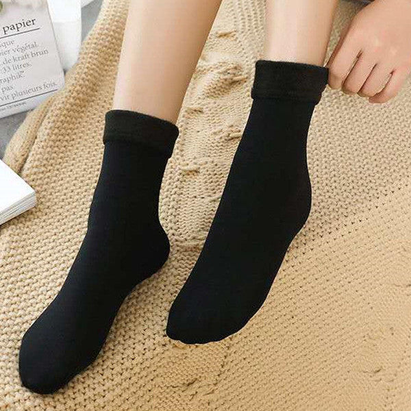 Belro extra warm winter socks, thick knitted footwear designed for cold weather, featuring cozy, insulating material and a comfortable fit.