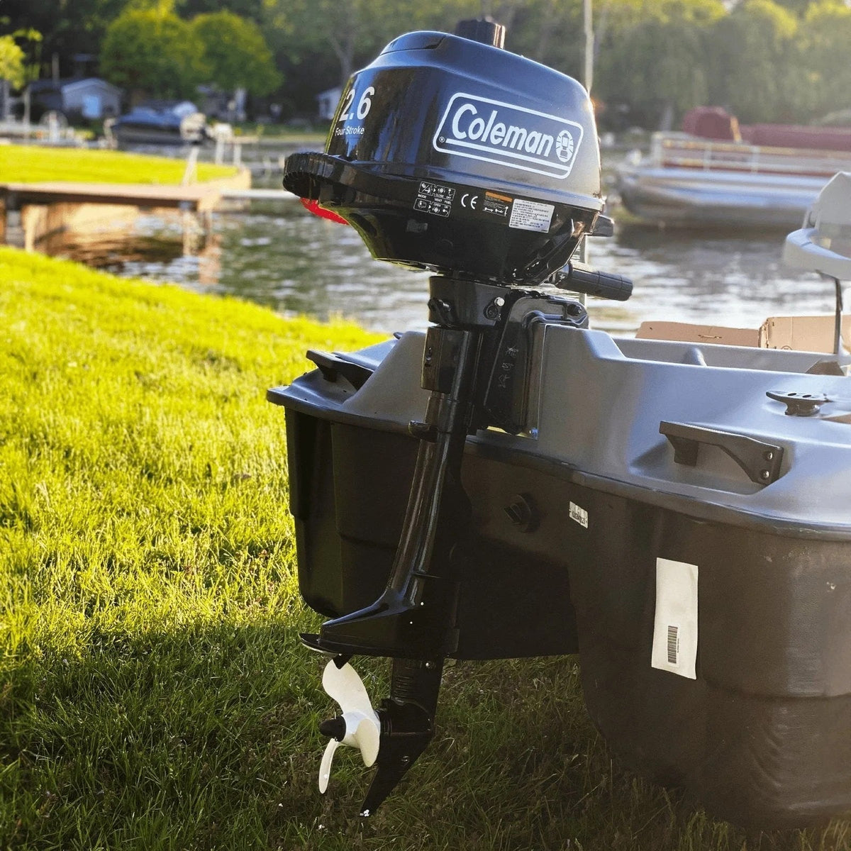 Casavibeo Coleman Powersports 5 HP 4-stroke outboard boat motor with easy pull start, compact and durable marine engine.