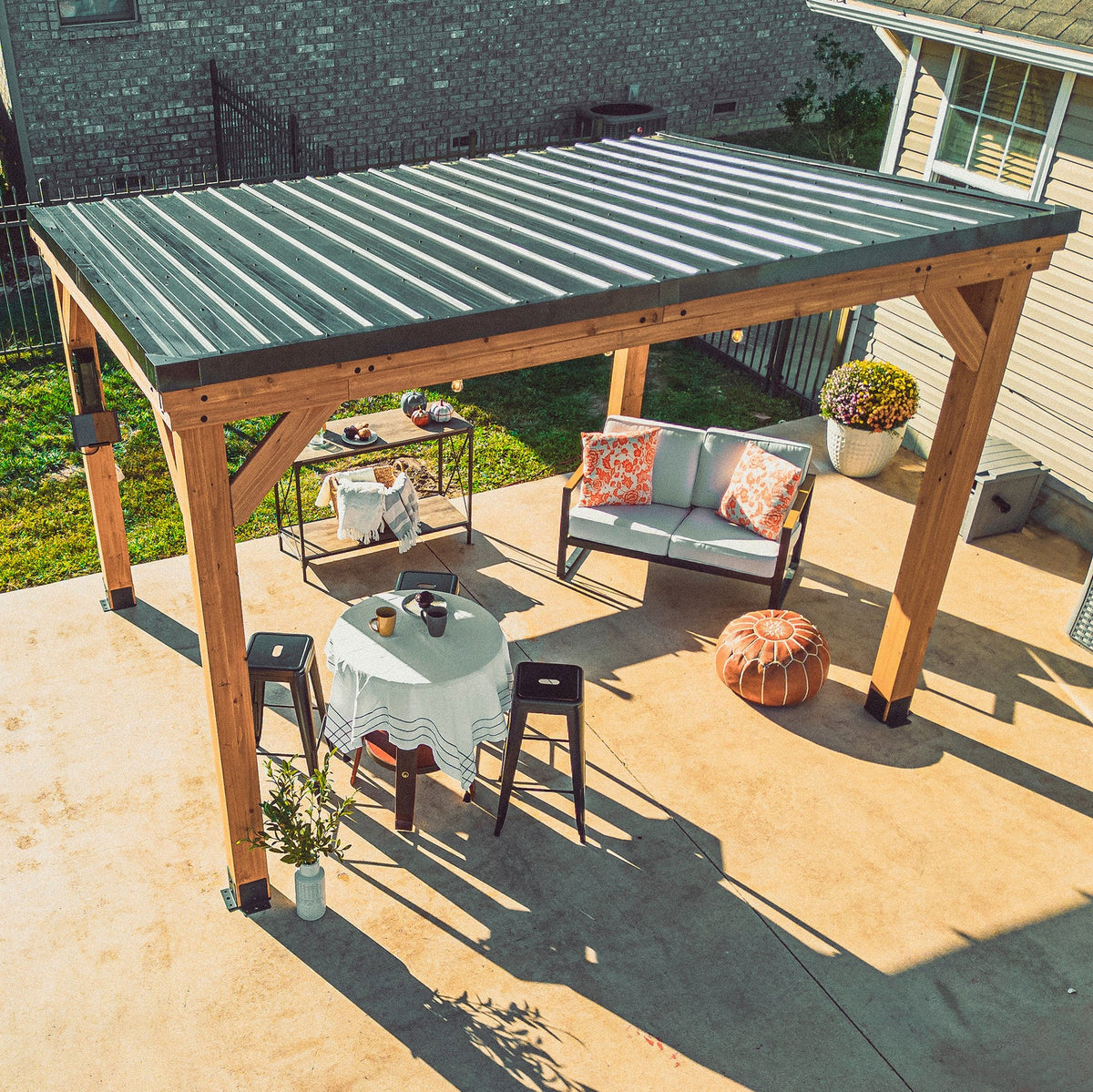 Cedar wood backyard gazebo with steel roof and PowerPort™ by Casavibeo, showing the top view of the 12×9.5 Arcadia model.