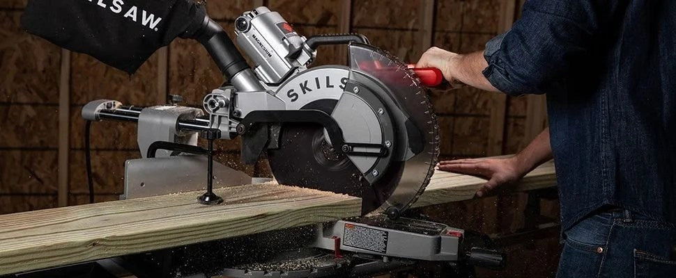 Casavibeo SKIL SPT88-01 12-inch worm drive dual bevel sliding miter saw with metal base and adjustable cutting angles.