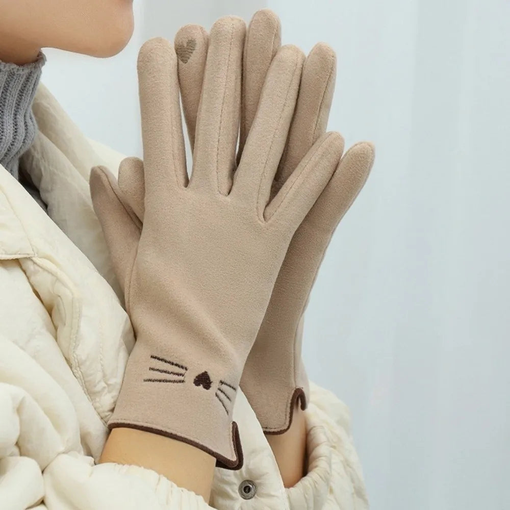 Belro women's touchscreen winter gloves, cozy accessory with touchscreen fingertips for easy smartphone use in cold weather.