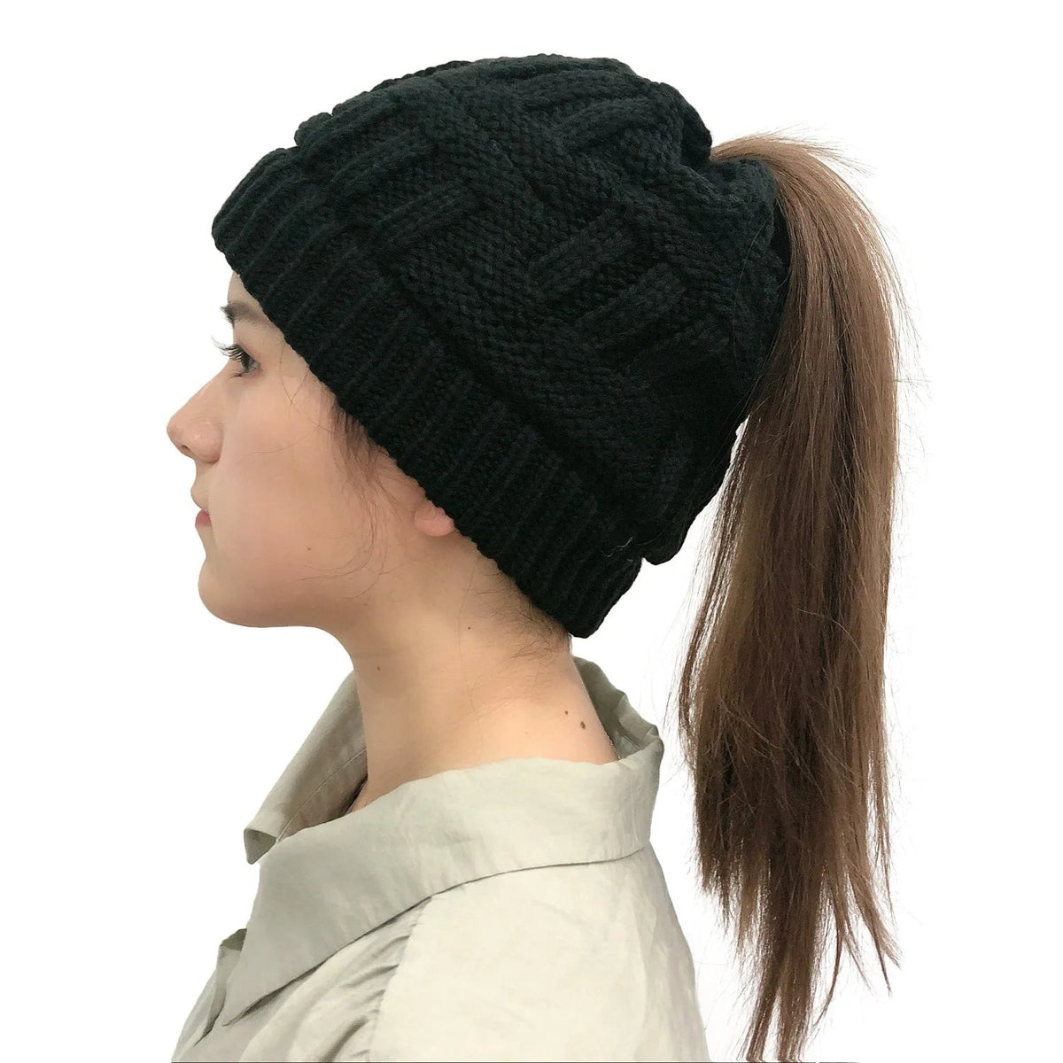 Women’s Belro winter knit beanie with a built-in ponytail hole, soft knit fabric, and cozy fit, ideal for cold weather.