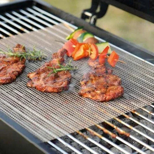 Belro grill mat for kitchen and outdoor grilling, non-stick surface, flexible and heat-resistant for easy cooking and cleanup.