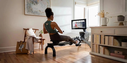 Casavibeo NordicTrack RW900 rowing machine with adjustable seat and digital display, ready for full-body indoor rowing workouts.