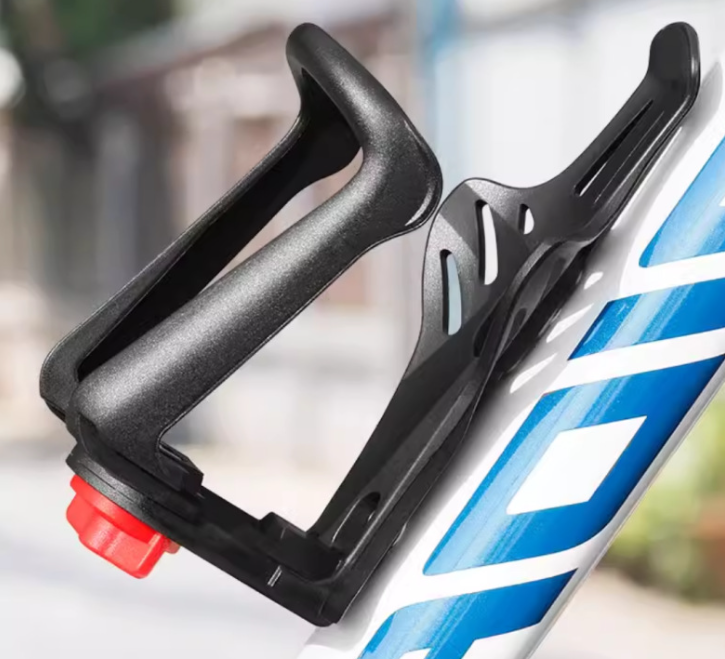 Belro bike bottle holder attached to men's cycling clothing, designed for easy access and secure fit during rides.