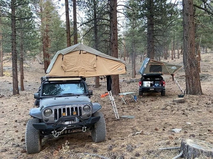 Casavibeo Tuff Stuff Overland Alpha Hard Top Side Open Tent mounted on a vehicle, showcasing durable outdoor camping gear.