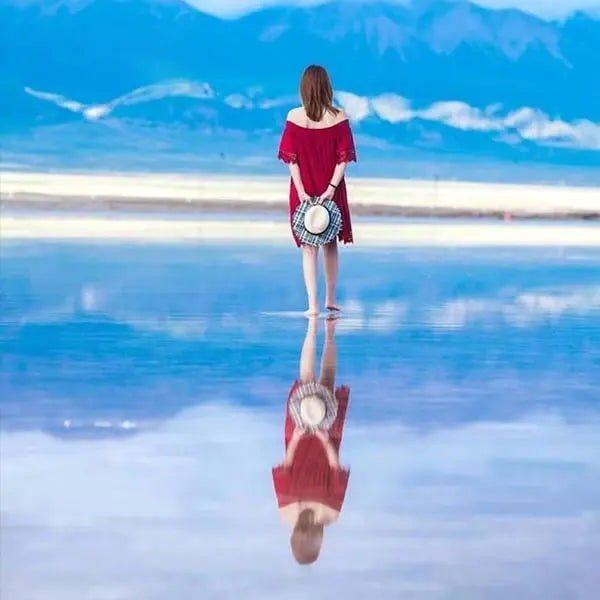 Mivoza camera mirror reflector clip attached to a smartphone lens for creative photography and kaleidoscope effects.