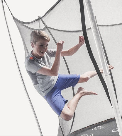 Casavibeo Vuly outdoor round springless trampoline with safety enclosure net, featuring sturdy frame and jumping surface for safe outdoor fun.