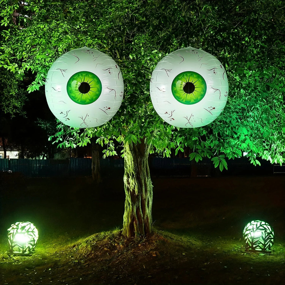 Belro Halloween eyeball balloon with spooky, creepy design, suitable for men’s Halloween costume or spooky decor.