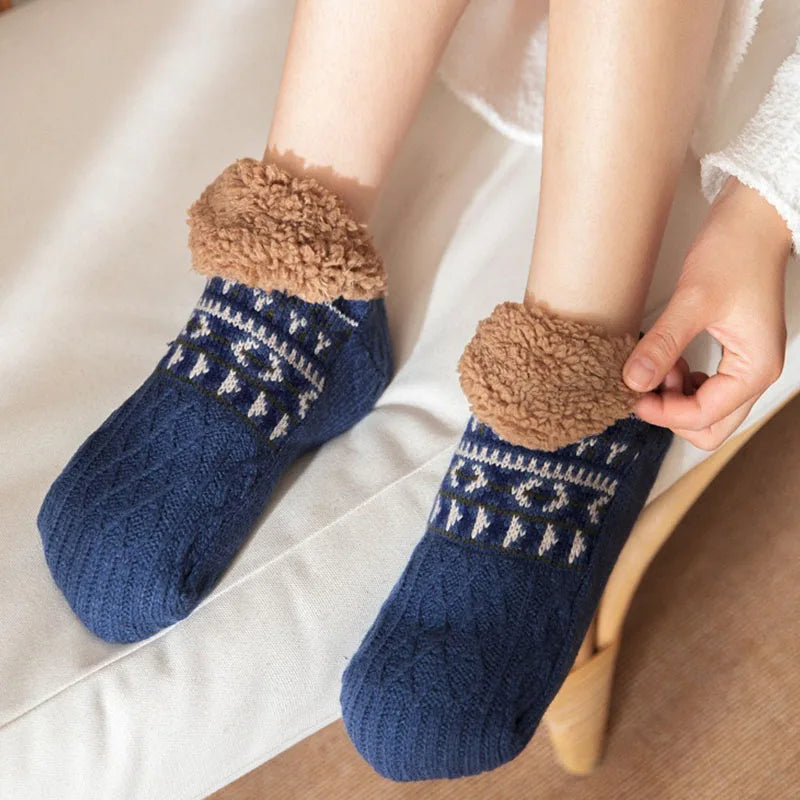 Belro snow pattern warm winter socks with cozy knit design, suitable as winter accessories.