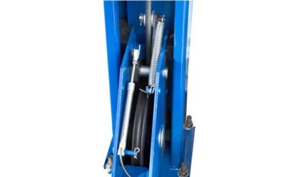 Heavy-duty Casavibeo BENDPAK HDS-18E 18,000-lb capacity vehicle lift with robust metal structure and safety features.