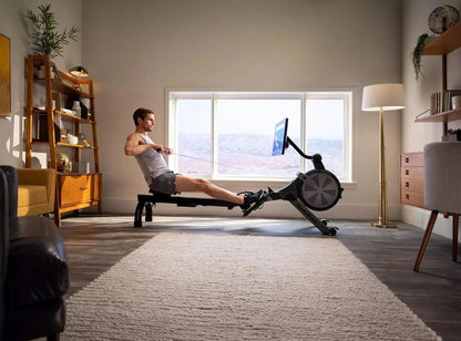 Casavibeo NordicTrack RW900 rowing machine with adjustable resistance and digital display for full-body workout.