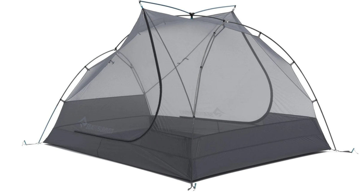 Casavibeo Sea to Summit Telos TR3 tent set up outdoors, showcasing its lightweight, three-person camping tent with rainfly and ventilation.