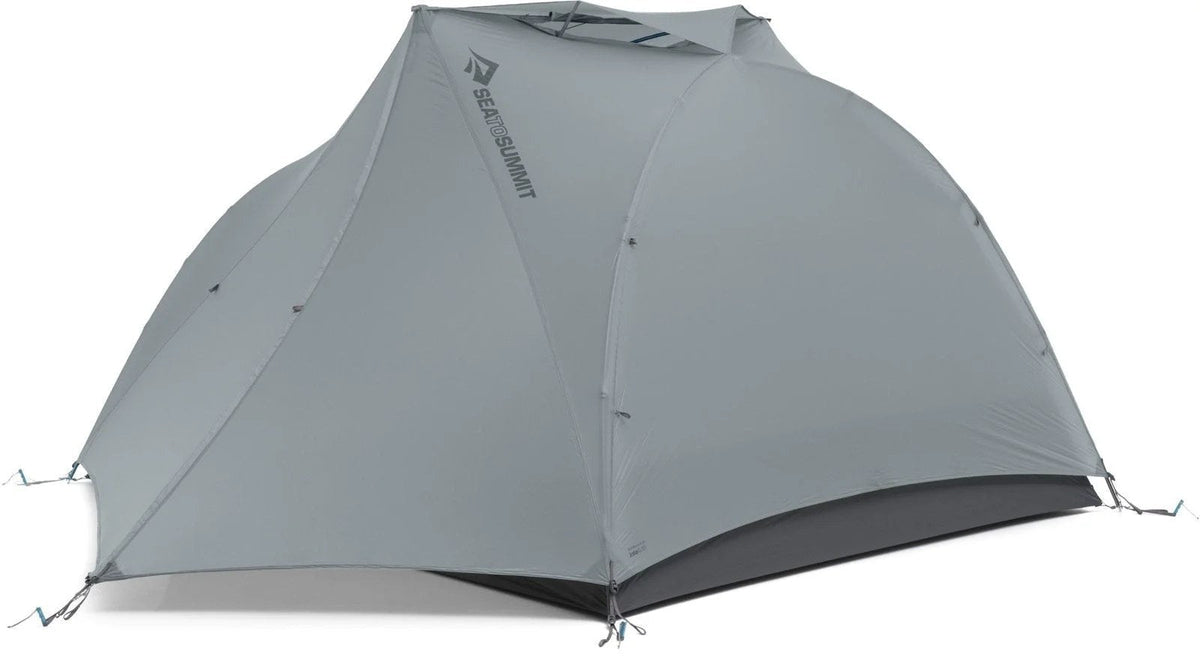 Casavibeo Sea to Summit Telos TR3 Tent set up outdoors, showing its lightweight fabric and spacious design for camping.