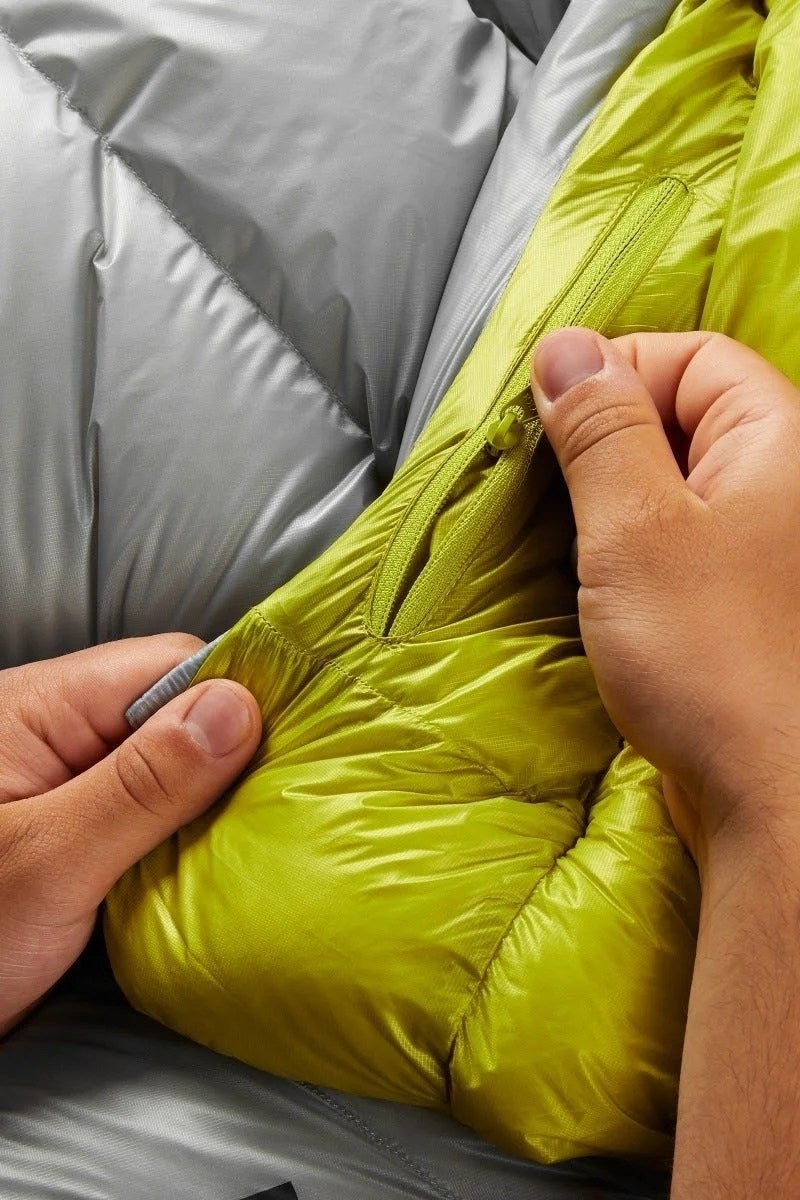 Casavibeo Rab Mythic 600 Down Sleeping Bag, lightweight and insulated for outdoor camping in cold weather.