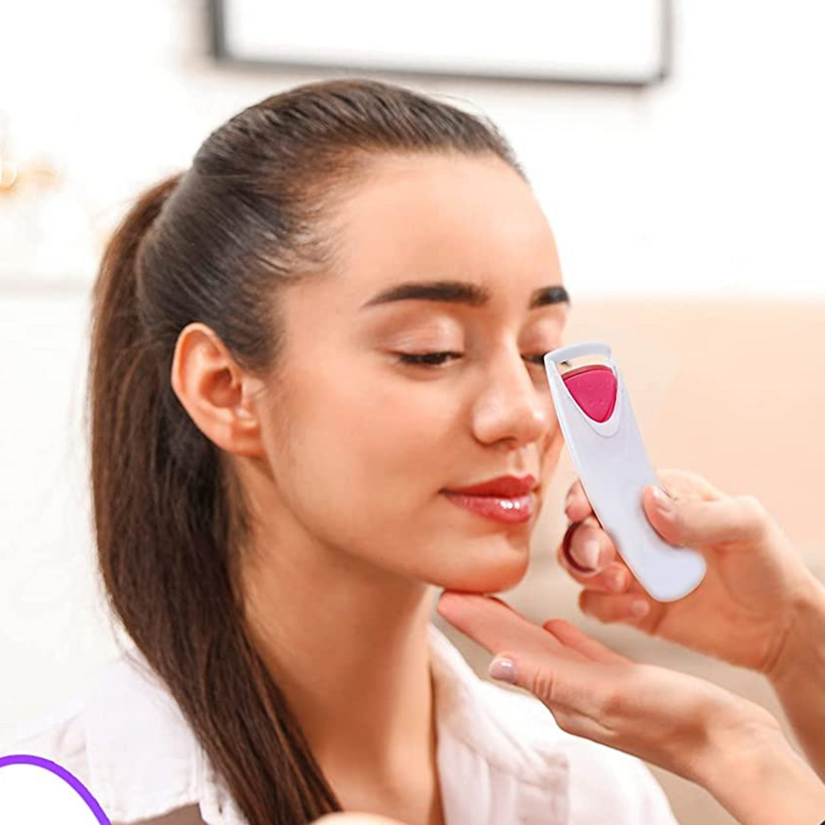 Portable electric heated eyelash mascara falsies curler from Belro, compact beauty device for curling and defining eyelashes.