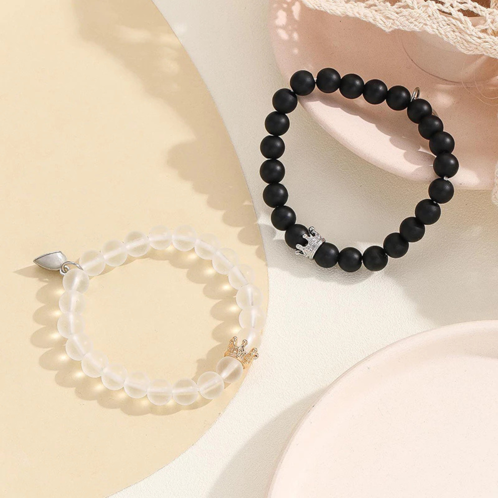 Belro Glow Heart magnetic couple's bracelet featuring a heart-shaped charm, stylish jewelry accessory for couples.