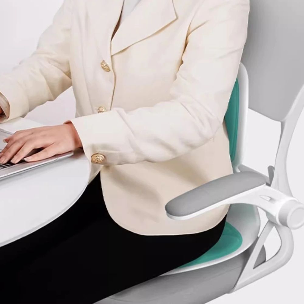 Belro ergonomic office chair with backrest, designed to support good posture and provide comfort for health and beauty use.