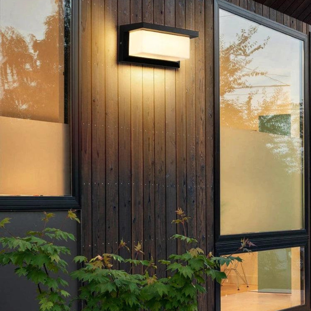 Mivoza outdoor LED wall light with motion sensor, 20W, weatherproof garden lighting mounted on exterior wall.