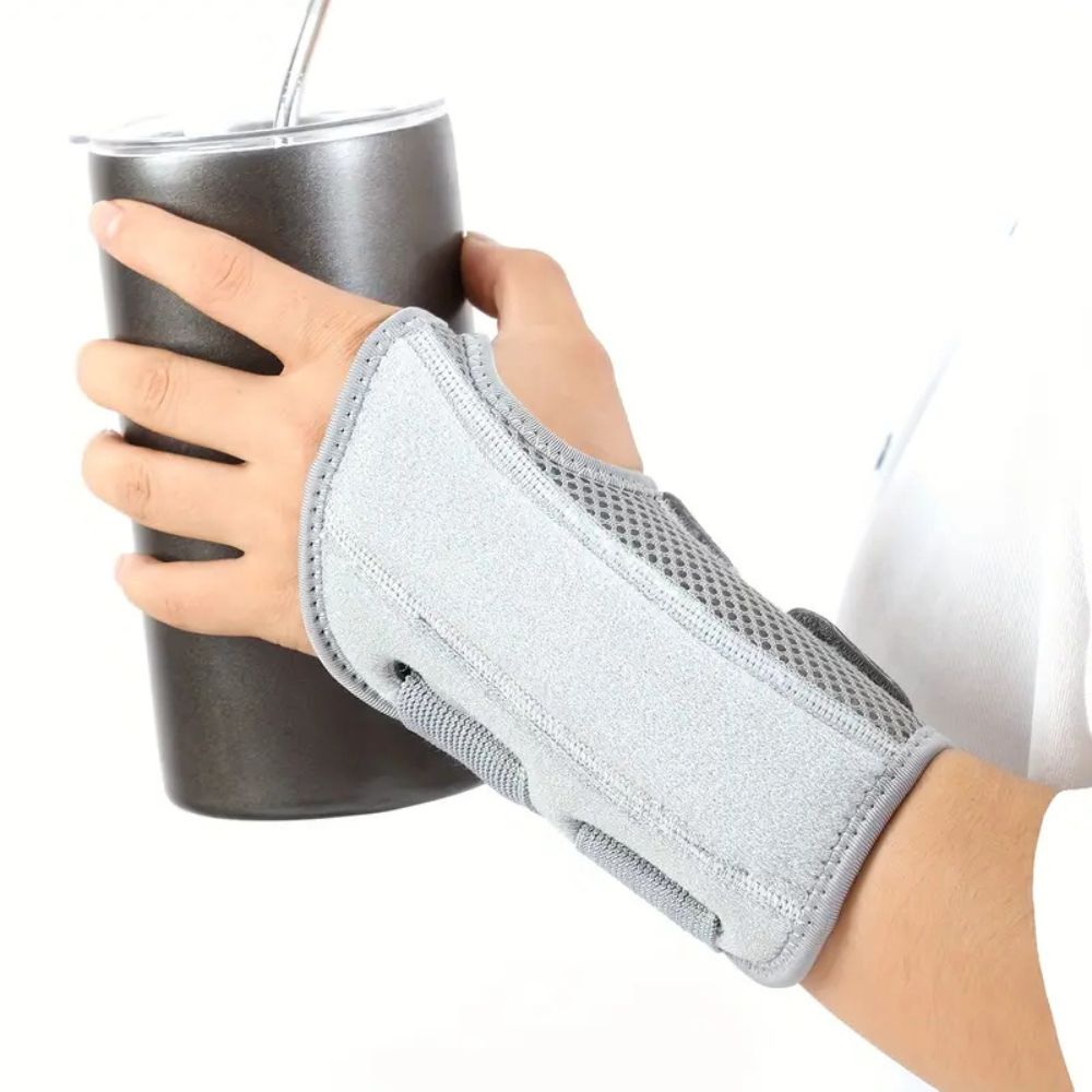 Belro flexible thumb support wrist splint for sprain relief, shown with adjustable straps and comfortable fit for wrist accessories.