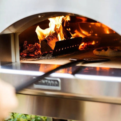 Casavibeo Fontana Forni Mangiafuoco wood-fired pizza oven in anthracite with brick interior and sturdy metal construction.