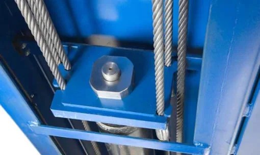 Heavy-duty Casavibeo BENDPAK HDS-18E 18,000-lb capacity vehicle lift with robust metal arms and hydraulic components.