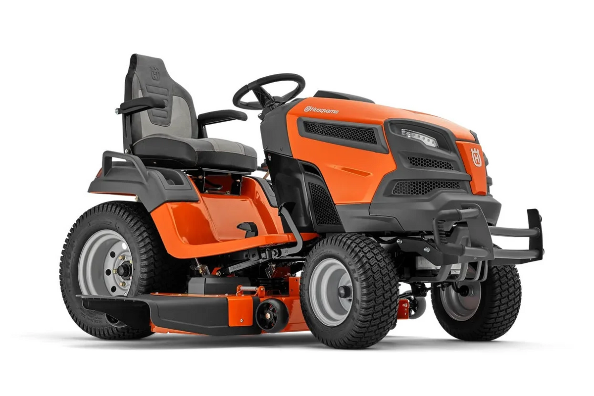 Casavibeo Husqvarna TS 354XD riding lawn mower with wide cutting deck and ergonomic controls, suitable for large lawn maintenance.