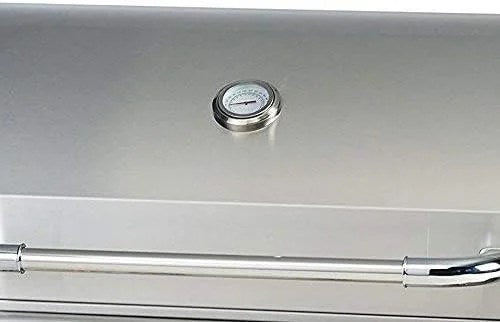 Casavibeo Bull Outlaw 30-inch 4-burner natural gas built-in grill with stainless steel surface and control knobs.