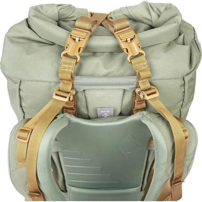 Casavibeo Mystery Ranch Metcalf 75 hiking backpack with multiple compartments and padded straps for outdoor adventures