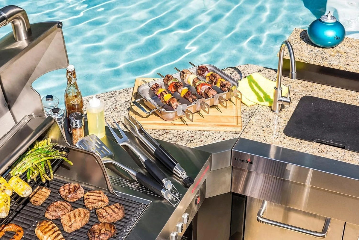 Casavibeo Charbroil Medallion Series modular outdoor kitchen with stainless steel grill, countertop, and storage in a modern outdoor space.