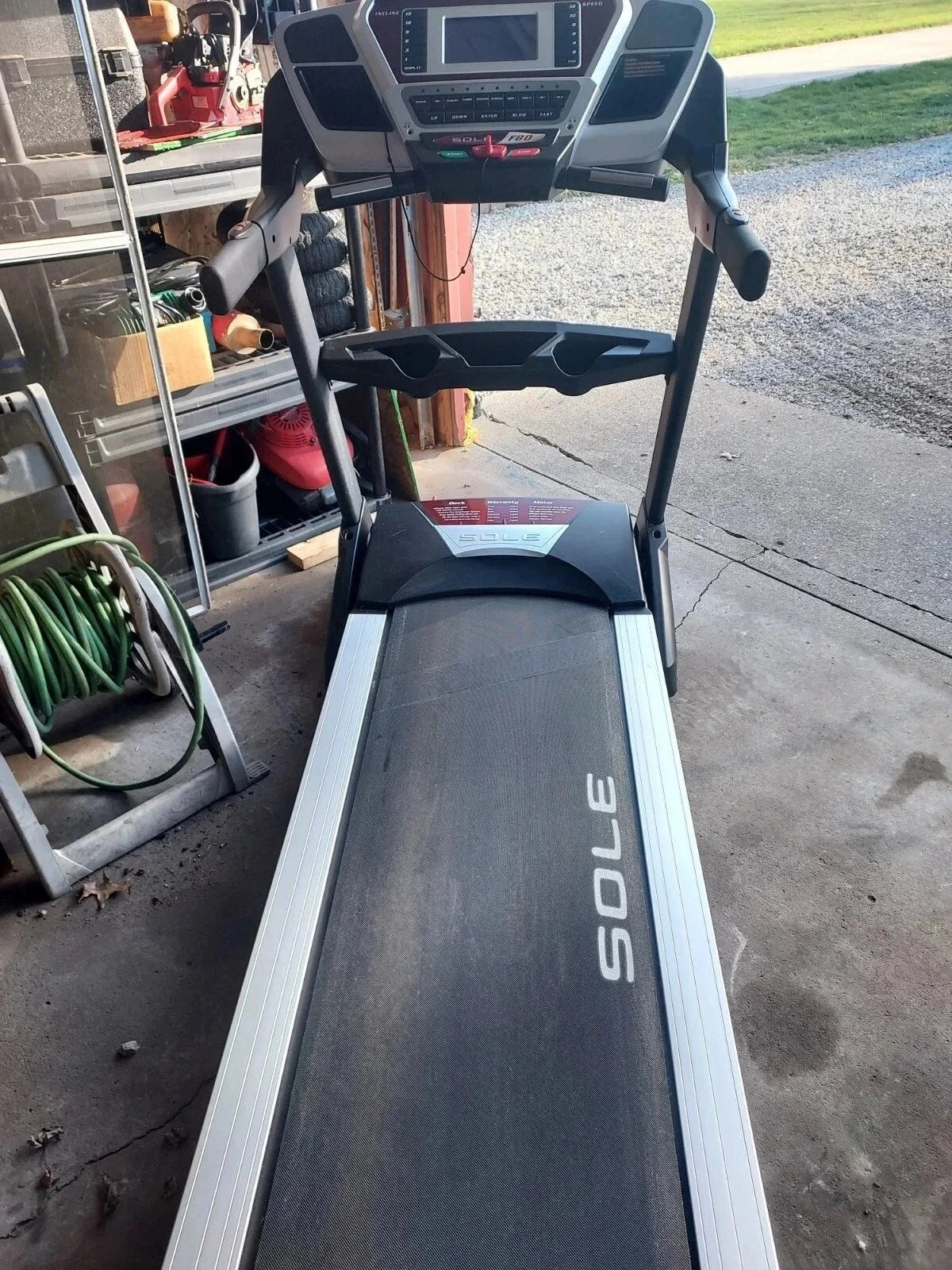 Casavibeo Sole F80 Treadmill with digital display and running belt, ideal for home cardio workouts