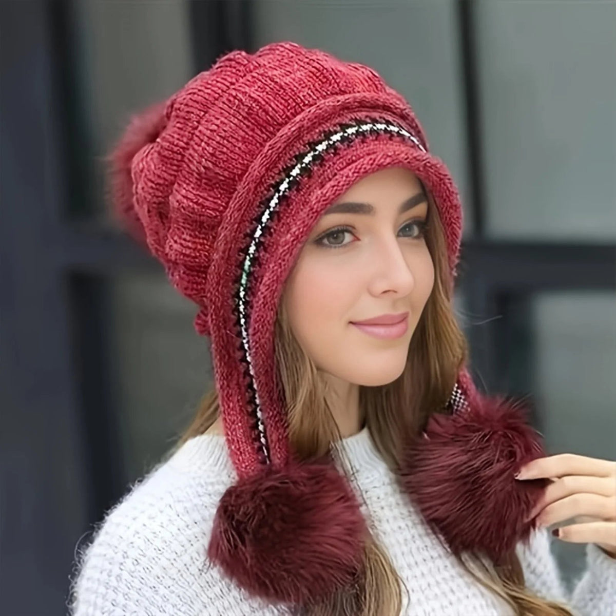 Belro fleece-lined winter hat with faux fur pom pom, cozy winter accessory with warm lining and stylish design.