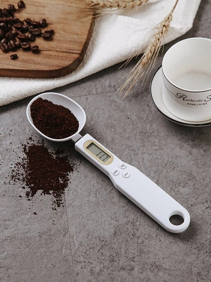 Belro Measuring Spoon 2.0 for precise measurement, shown alongside electronics and power charging equipment.