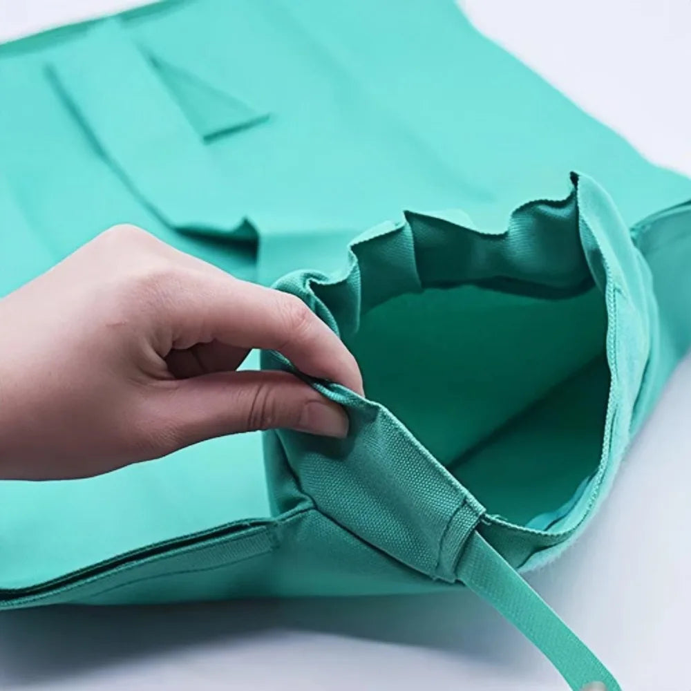 Belro anti-scratching travel cat carrier pouch designed for automotive use, featuring durable material and secure closure.