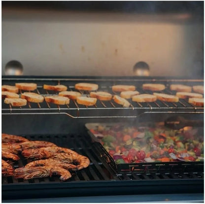 Casavibeo Weber Genesis SPX-435 smart gas grill with four burners, stainless steel lid, and side shelves for outdoor cooking.