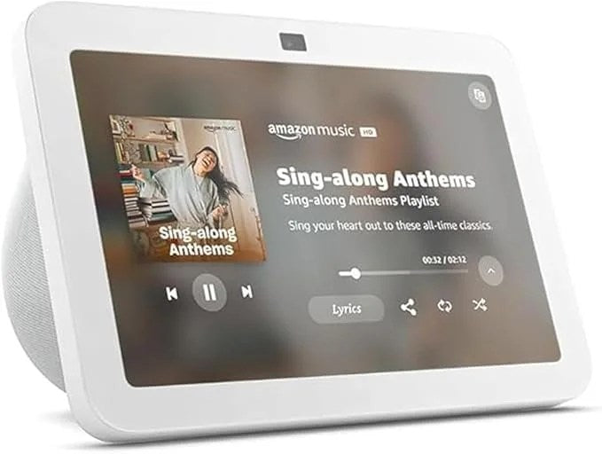 Casavibeo Amazon Echo Show 8 smart display with Glacier White finish, featuring spatial audio and smart home hub functionality.
